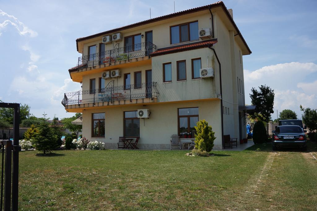 Guest House Golden Flake 4Km From Bolata Beach Bŭlgarevo 外观 照片