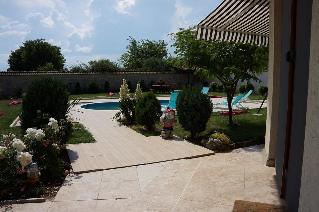 Guest House Golden Flake 4Km From Bolata Beach Bŭlgarevo 外观 照片